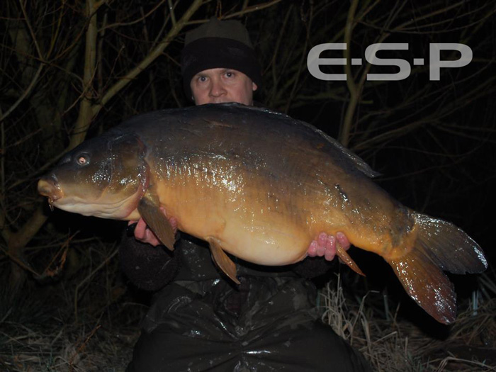 Rob Shanks sent us this report on a lovely brace of winter thirties caught last week. It goes to show they are starting to wake up and Rob’s concentrated pre-baiting and close observations really paid off, top angling Rob!   